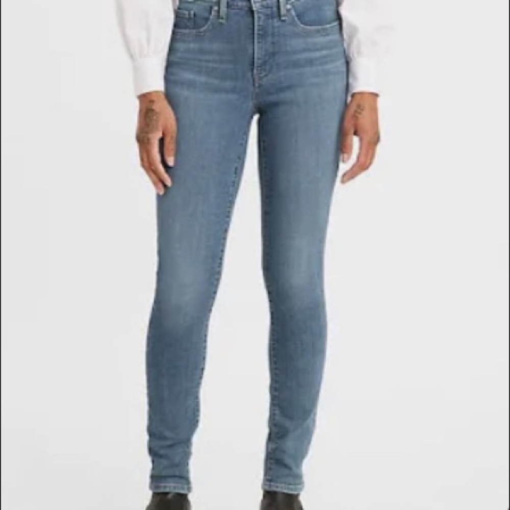 Levi’s 311 skinny jeans almost brand new only worn a few times nice fit